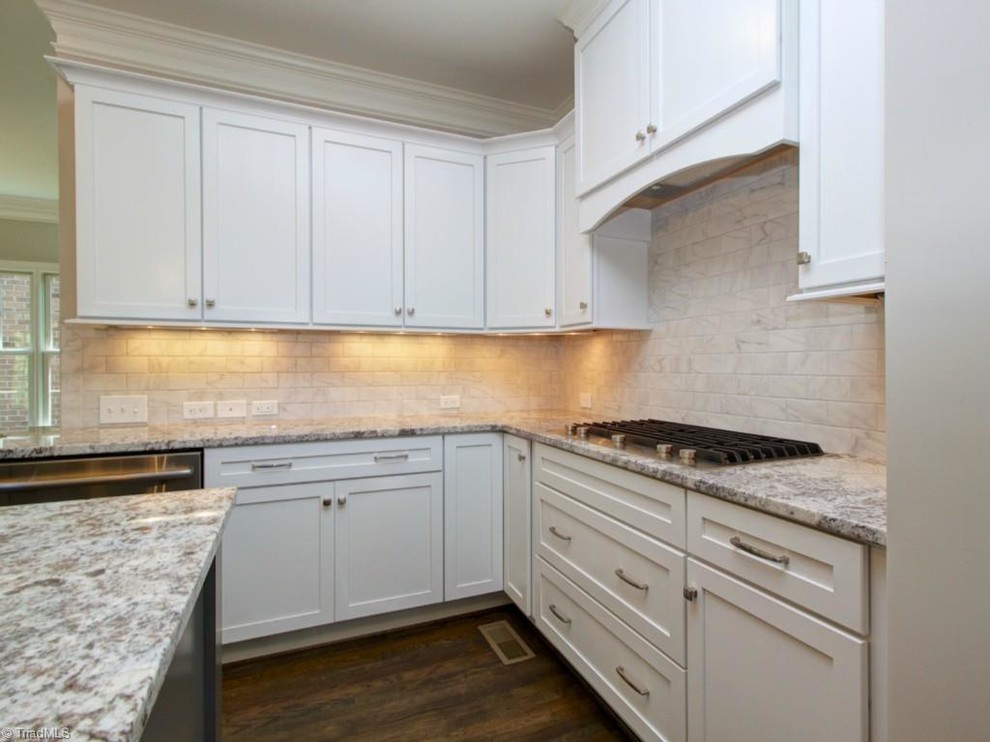 Kitchen - transitional kitchen idea in Raleigh