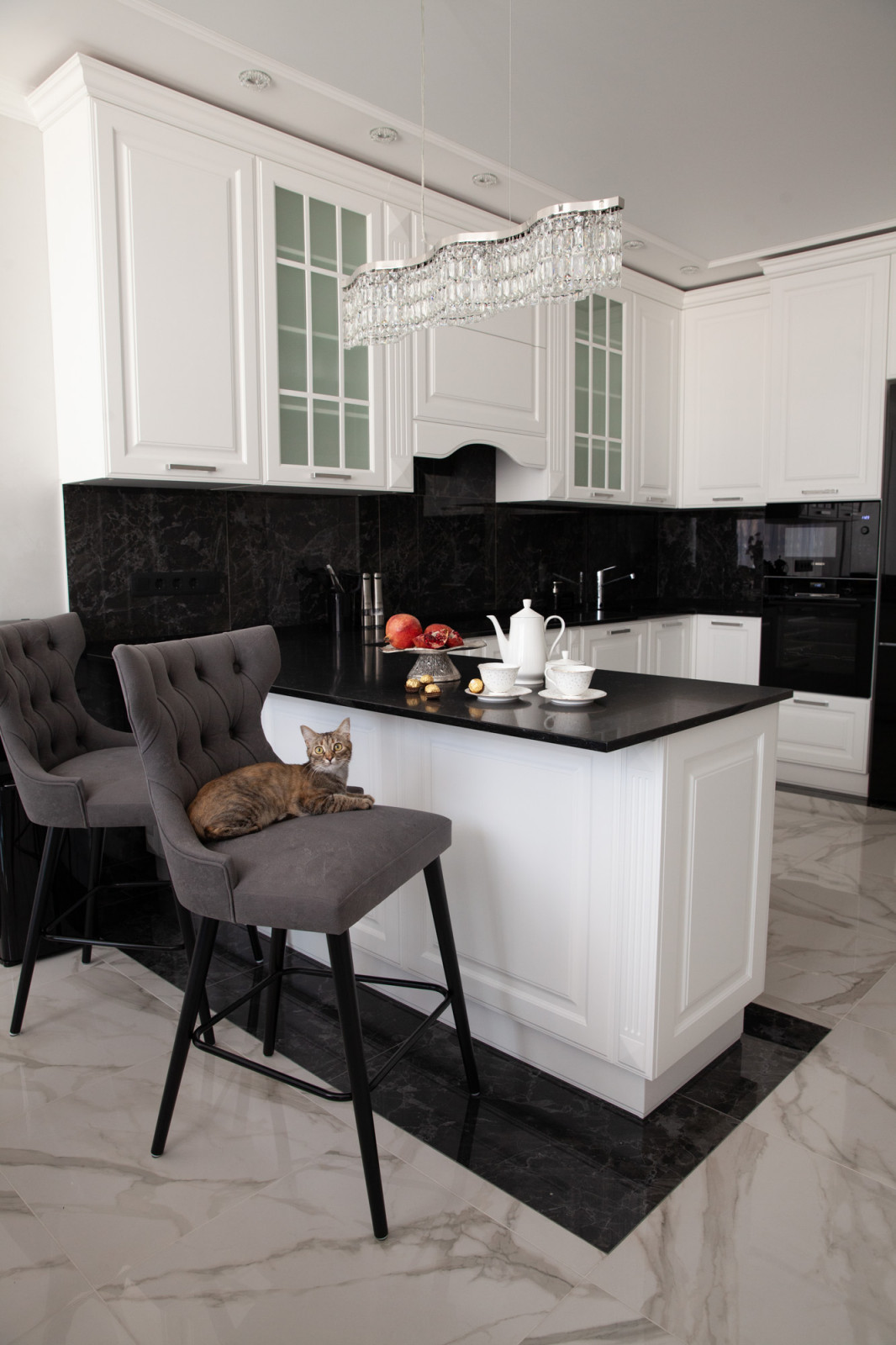 квартира в черно белых тонах