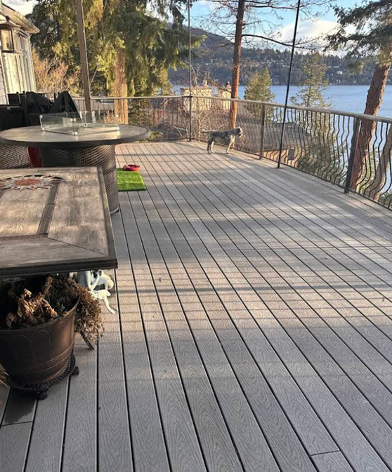 Example of a trendy metal railing deck design