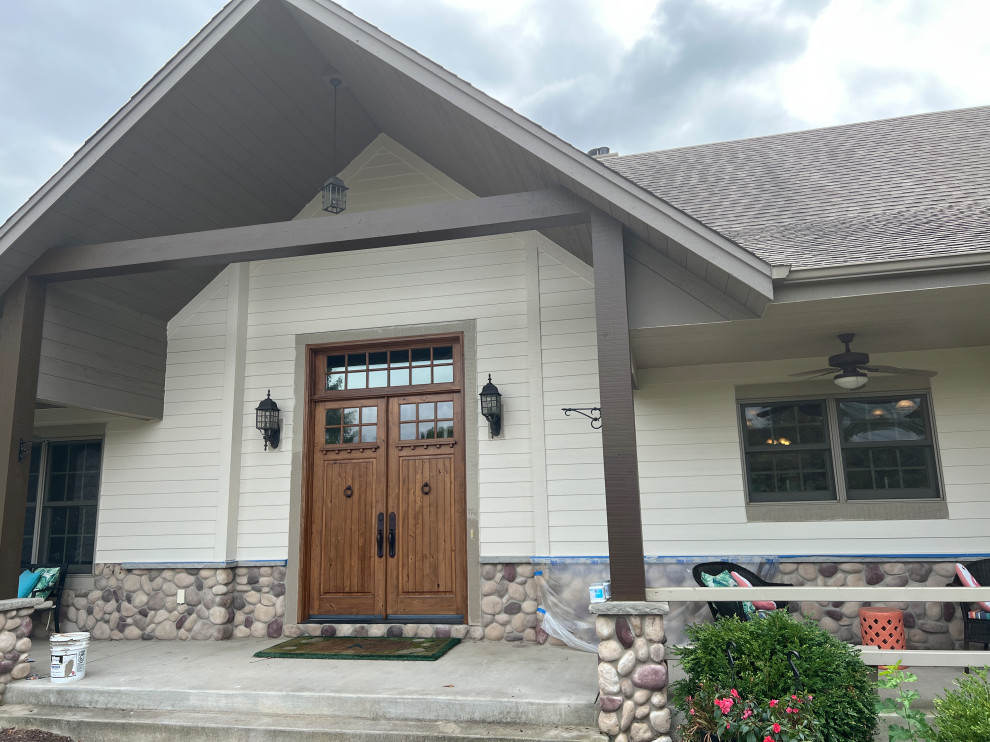 paint-trim-around-front-door