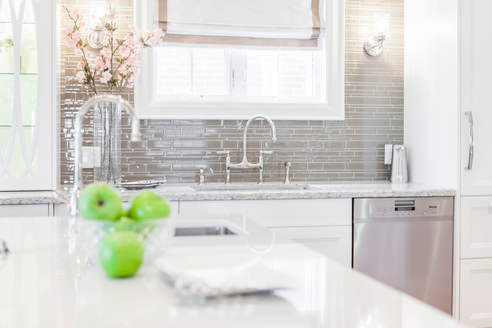 Transitional kitchen photo in Toronto