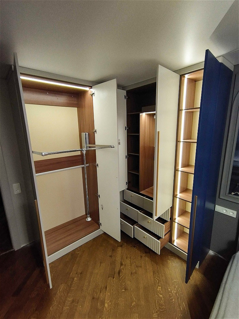 Распашные шкафы