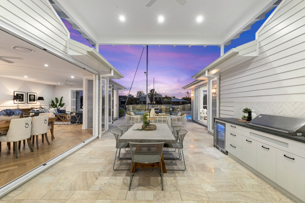 Inspiration for a beach style patio in Brisbane.