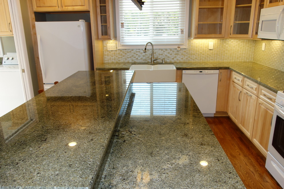 Home design - transitional home design idea in Orange County
