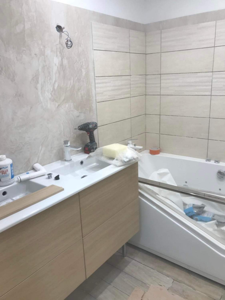 This is an example of a medium sized traditional shower room bathroom in Montpellier with beige cabinets, a claw-foot bath, a two-piece toilet, beige tiles, ceramic tiles, beige walls, wood-effect flooring, a pedestal sink, brown floors, double sinks and a freestanding vanity unit.