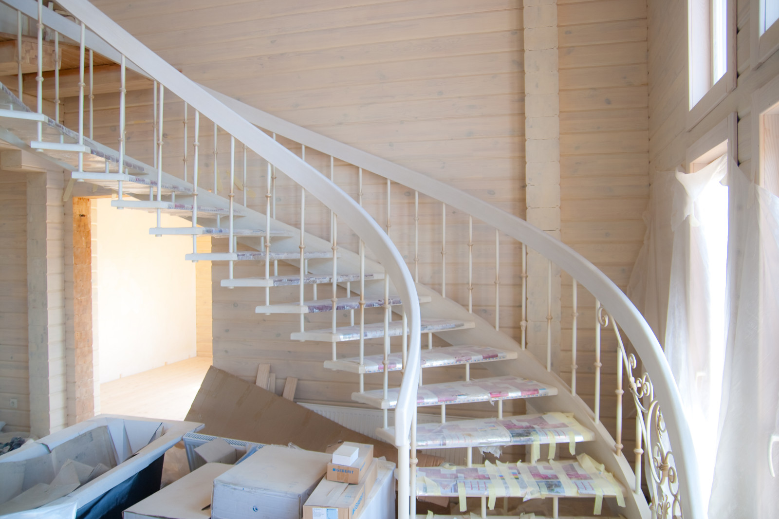 Деревянная Лестница "Кованный узор"