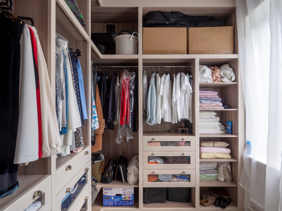 Функциональная гардеробная в современном стиле