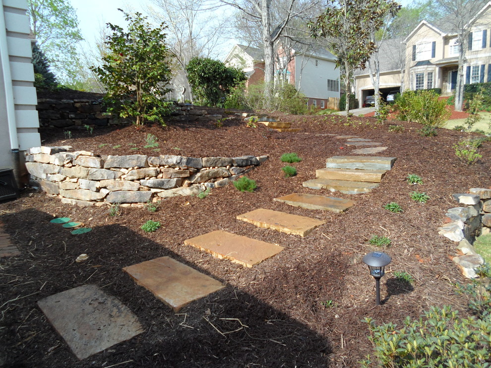 Flot front yard landscape design - Traditional - Landscape - Atlanta