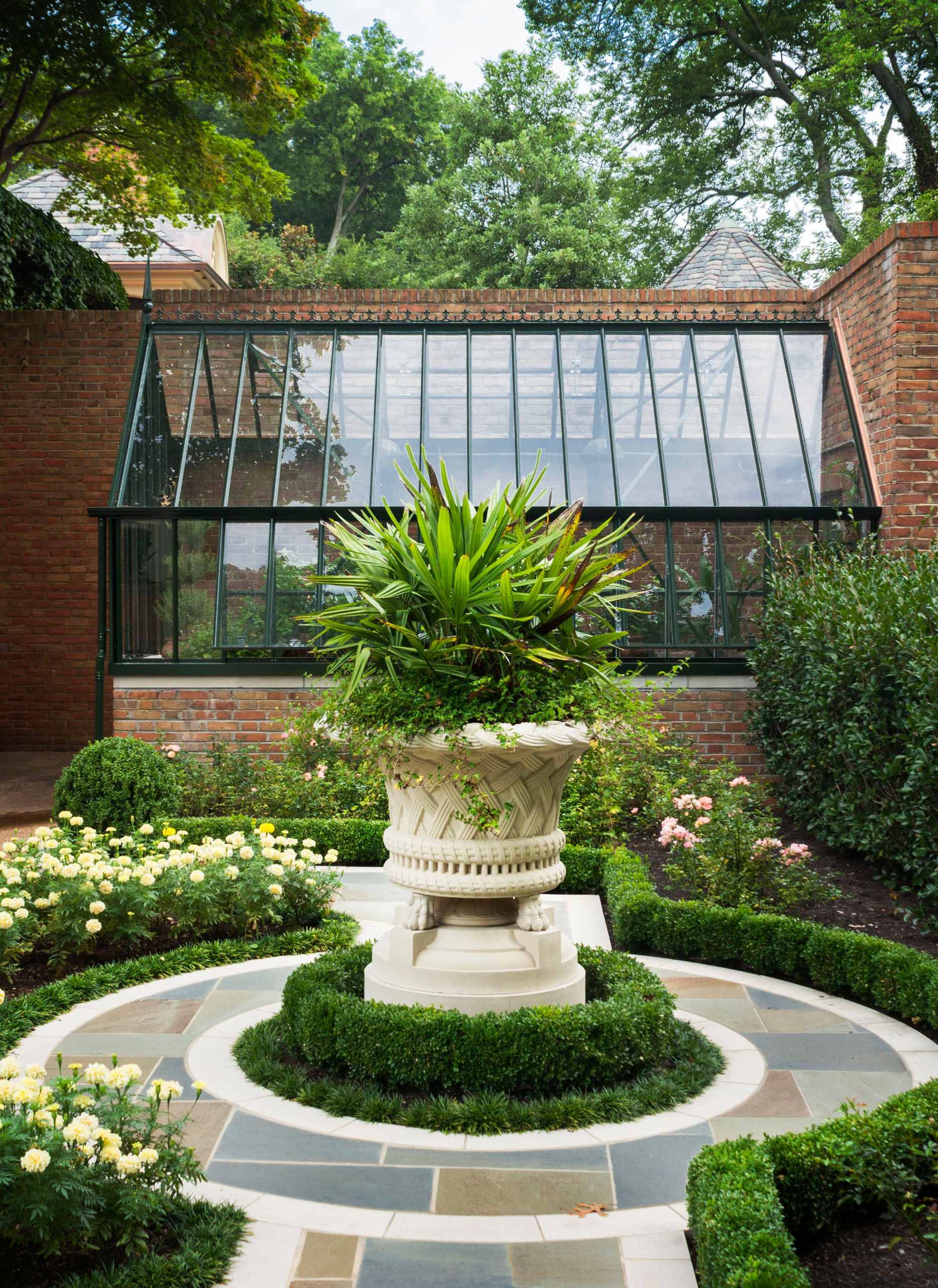 75 Courtyard Landscaping Ideas You'll Love - December, 2025 | Houzz, image size:1864x2560