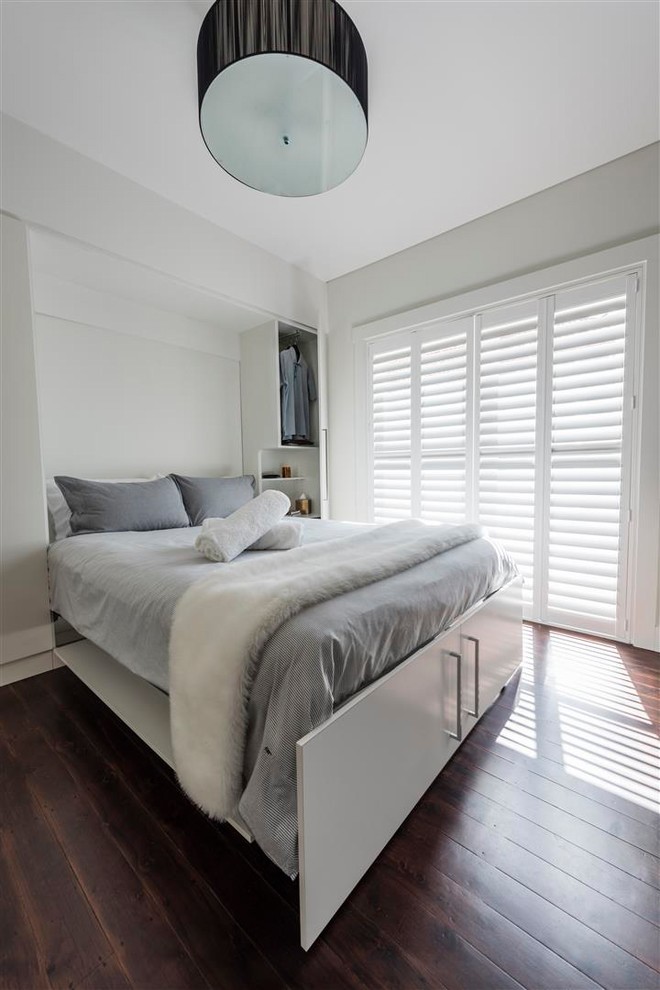 This is an example of a mid-sized contemporary bedroom in Sydney.