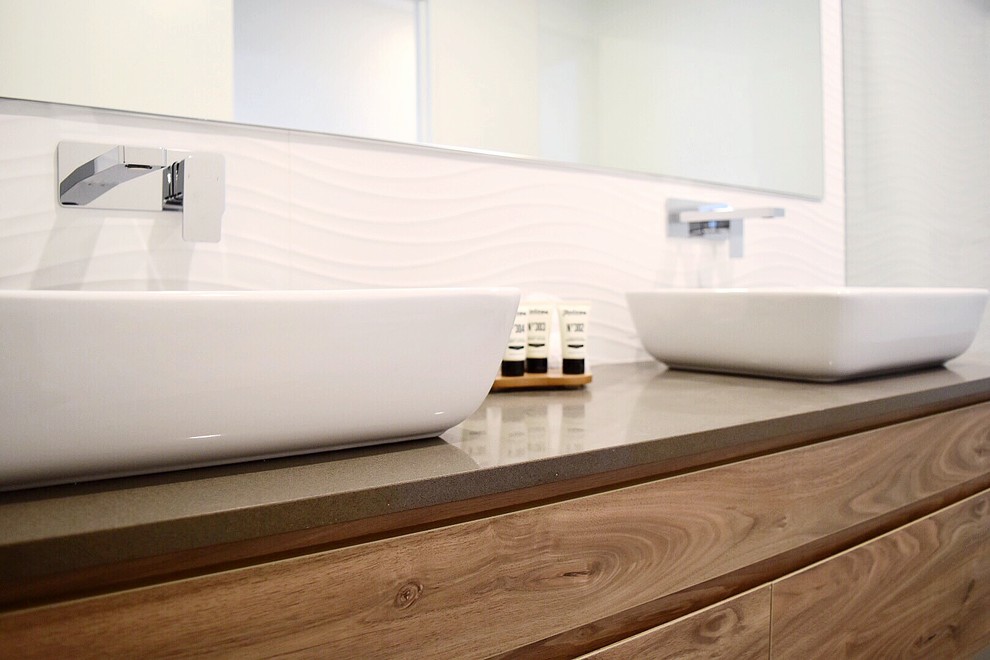 Photo of a contemporary bathroom in Wollongong.