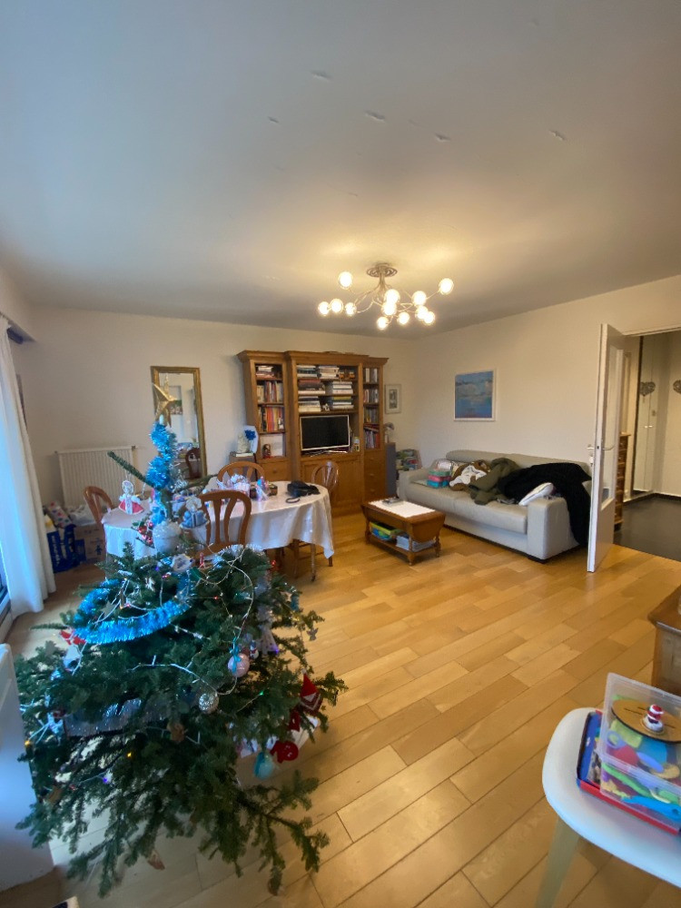 Appartement familial avec bibliothèque traversante