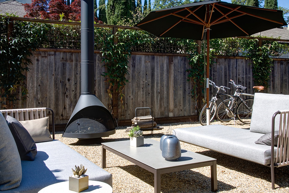 Photo of a large country backyard patio in San Francisco.