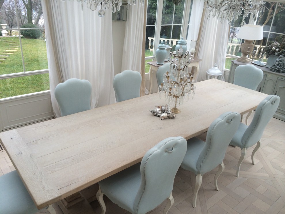 Dining room - rustic dining room idea