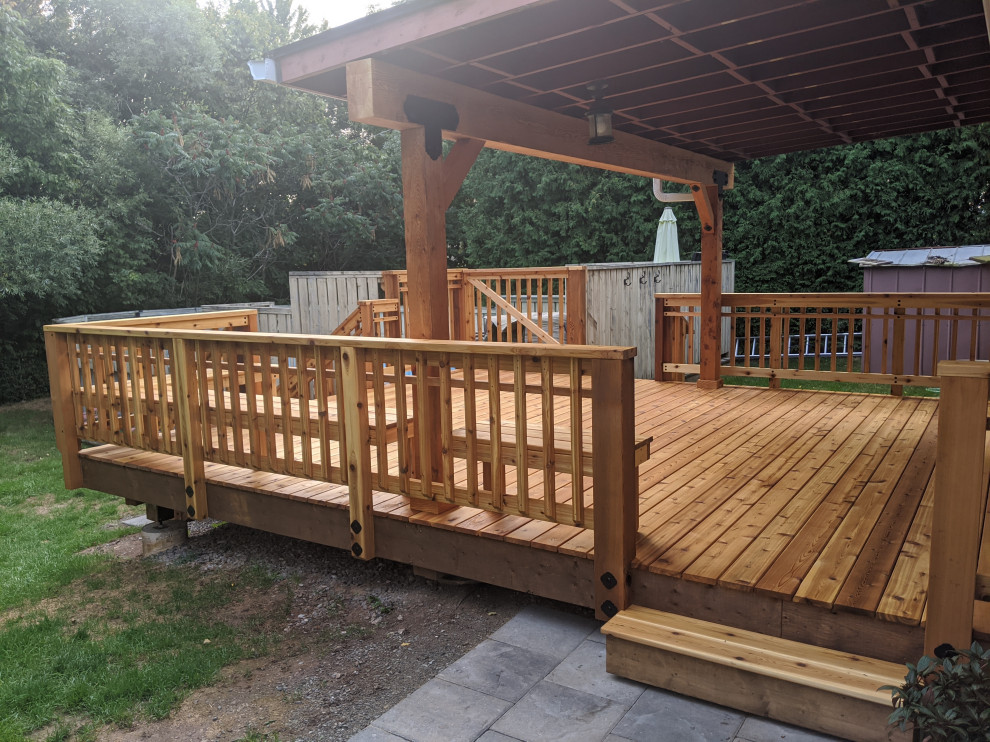 Deck - rustic deck idea in Toronto
