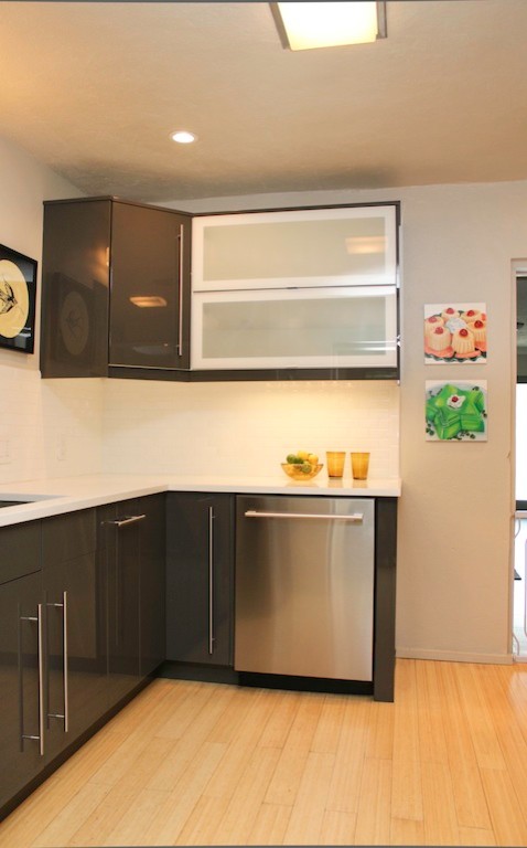 Transitional home design photo in Austin