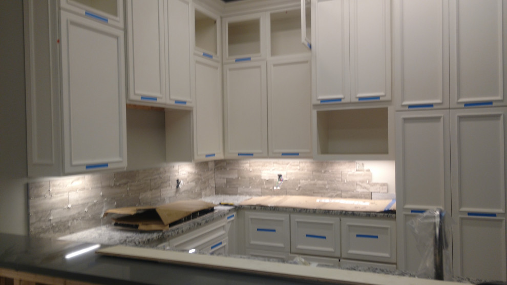 Kitchen - kitchen idea in Dallas