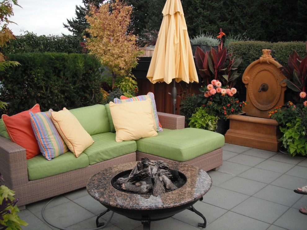 This is an example of a modern patio in Vancouver.
