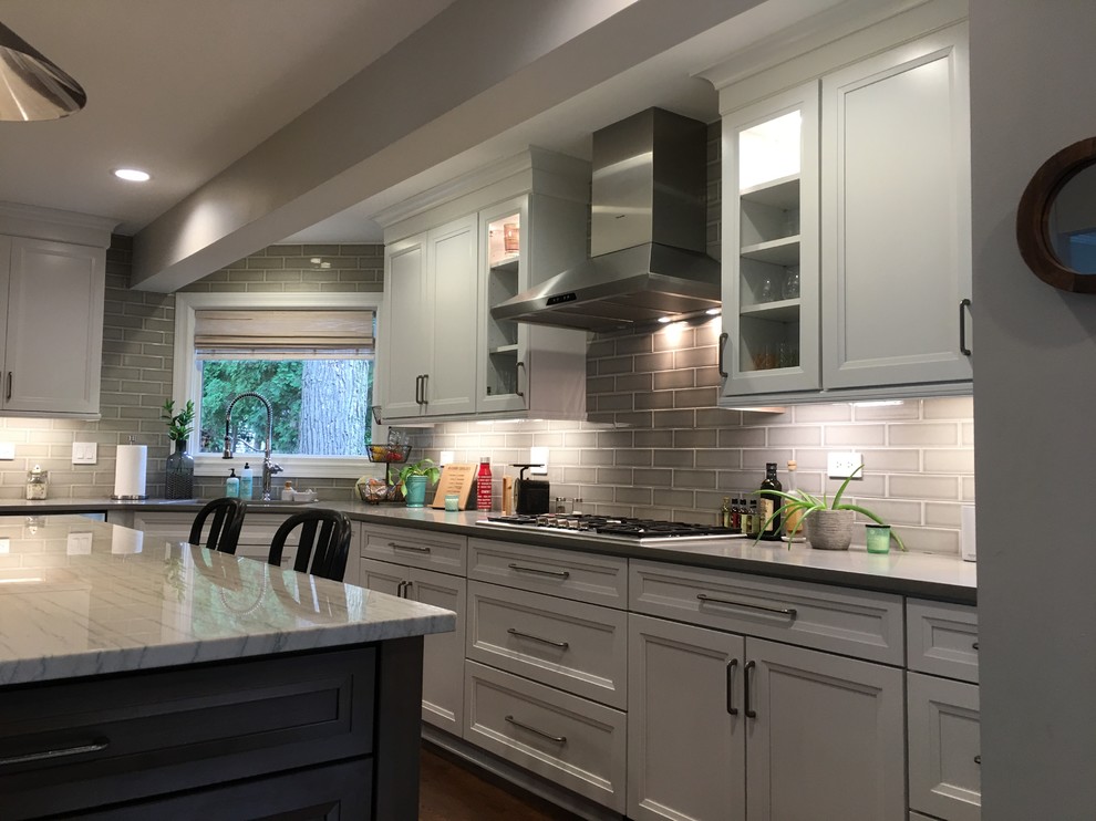 Large transitional u-shaped dark wood floor and brown floor open concept kitchen photo in Chicago with an undermount sink, flat-panel cabinets, white cabinets, quartz countertops, gray backsplash, ceramic backsplash, stainless steel appliances, an island and gray countertops