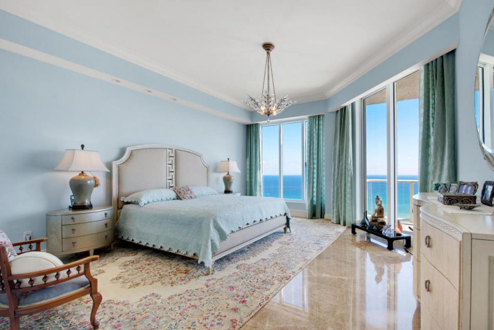 Example of a transitional home design design in Miami
