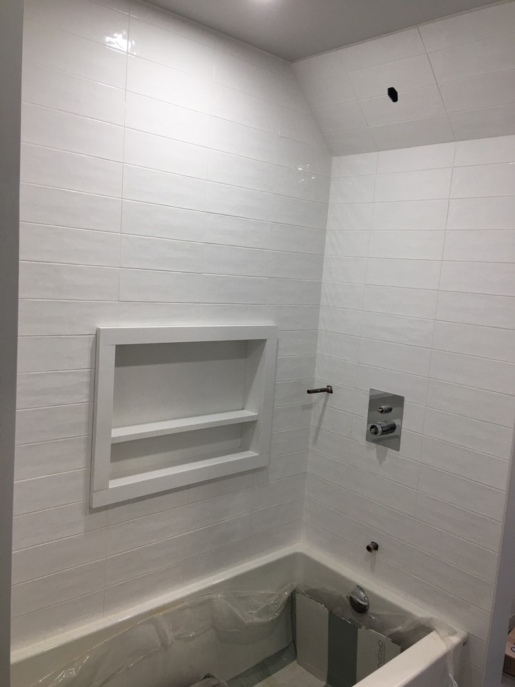 quartz bathroom niche with border