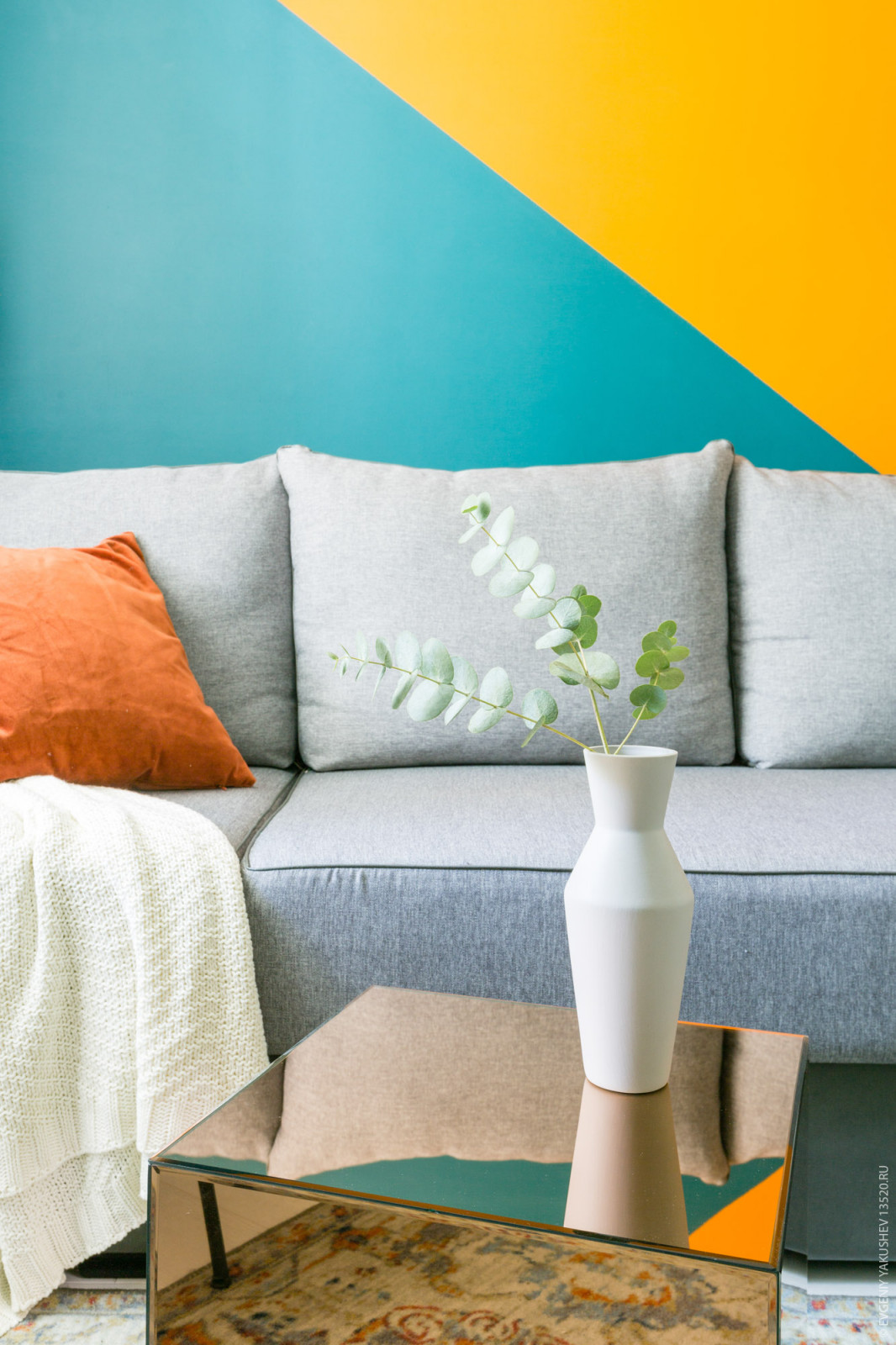 Multicolored apartment in Zhulebino, Moscow