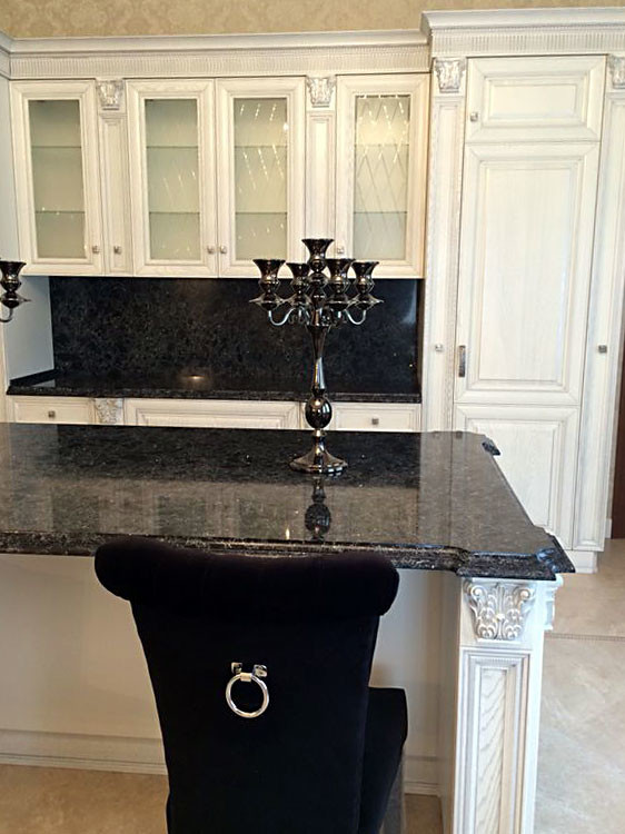 Кухня Руджери прямая с островом