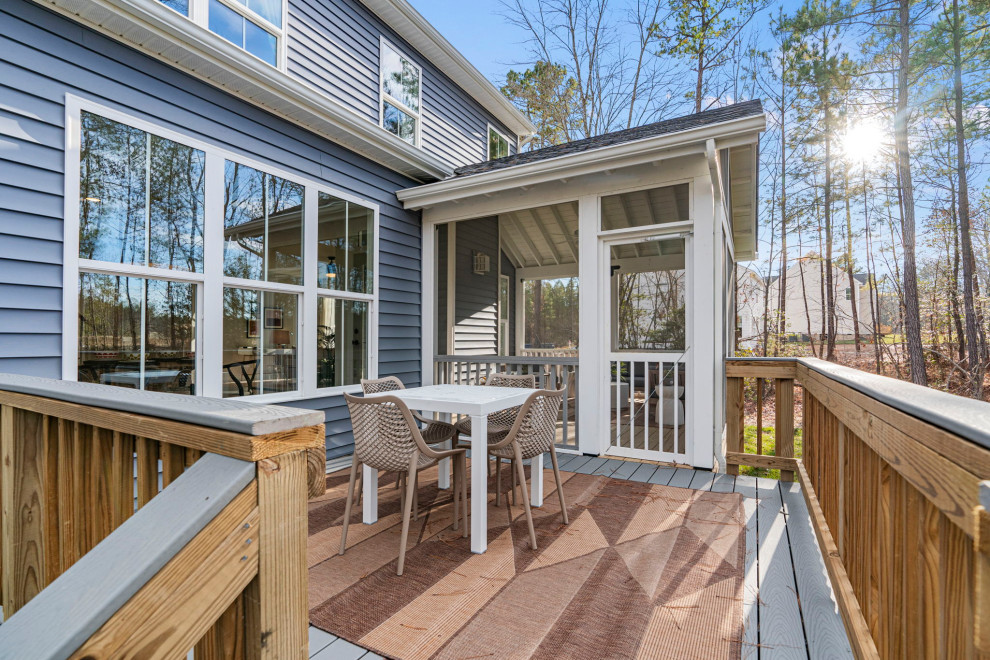 This is an example of a country deck in Richmond.