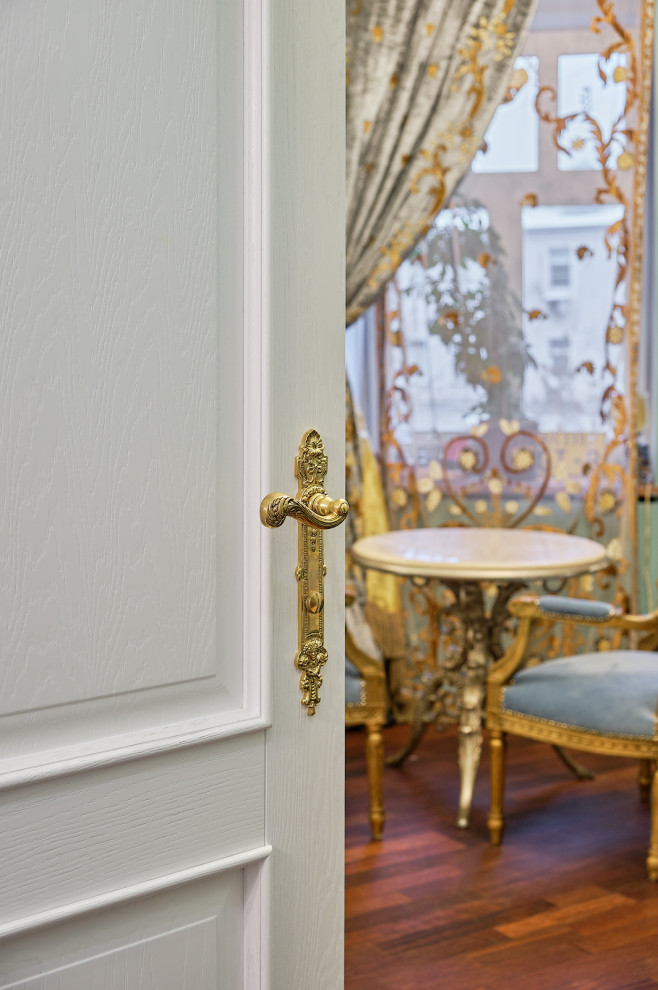 Классический интерьер с Орлеаном в отделке дуб