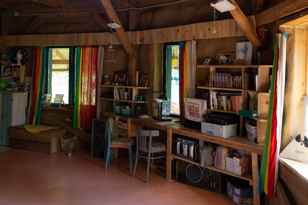 В гостях: Соломенный дом с русской печью