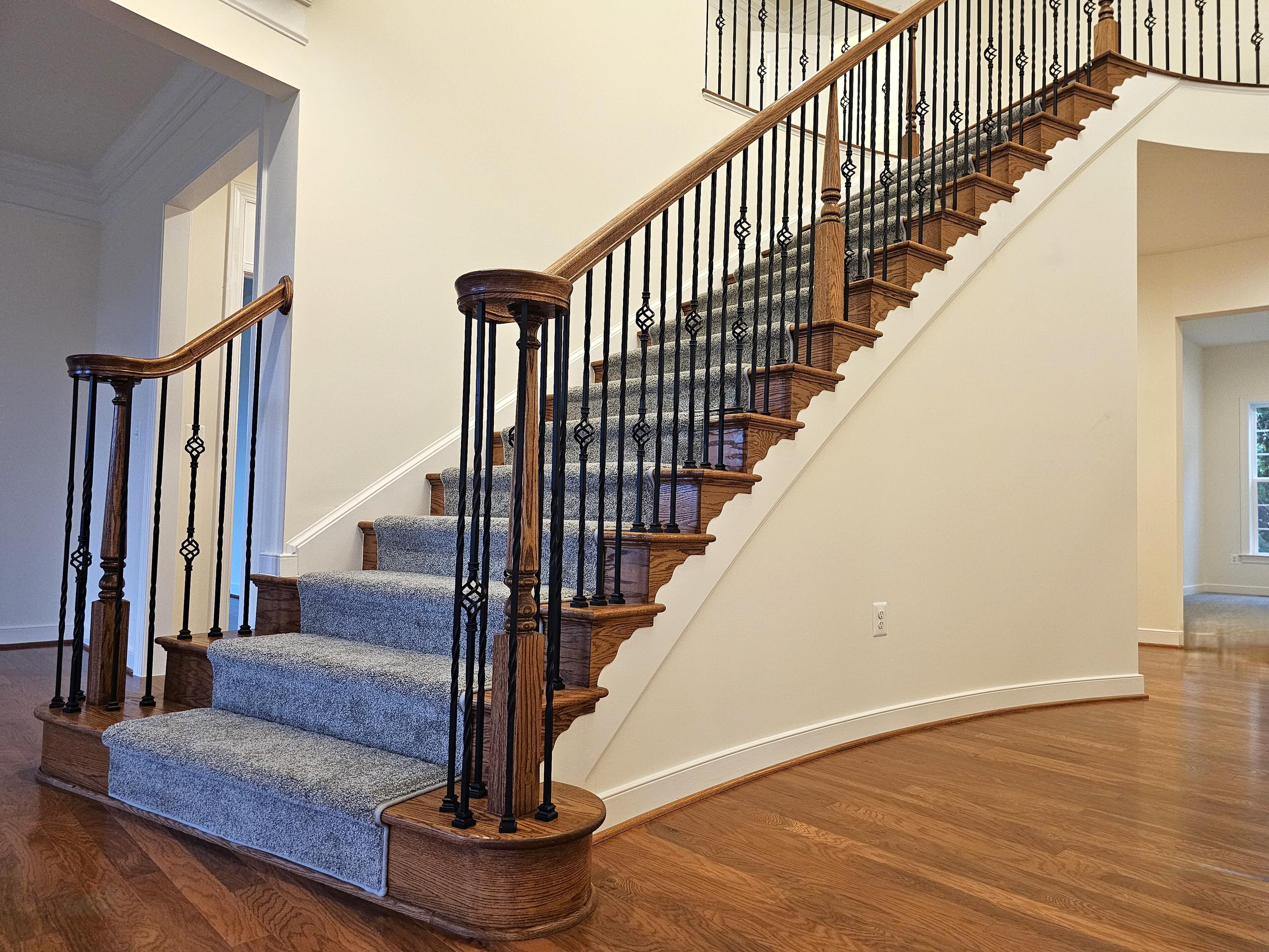 128_Grand Entryway Elliptical Staircase, Nokesville, VA 20181