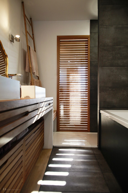Appartement H's modern-badezimmer