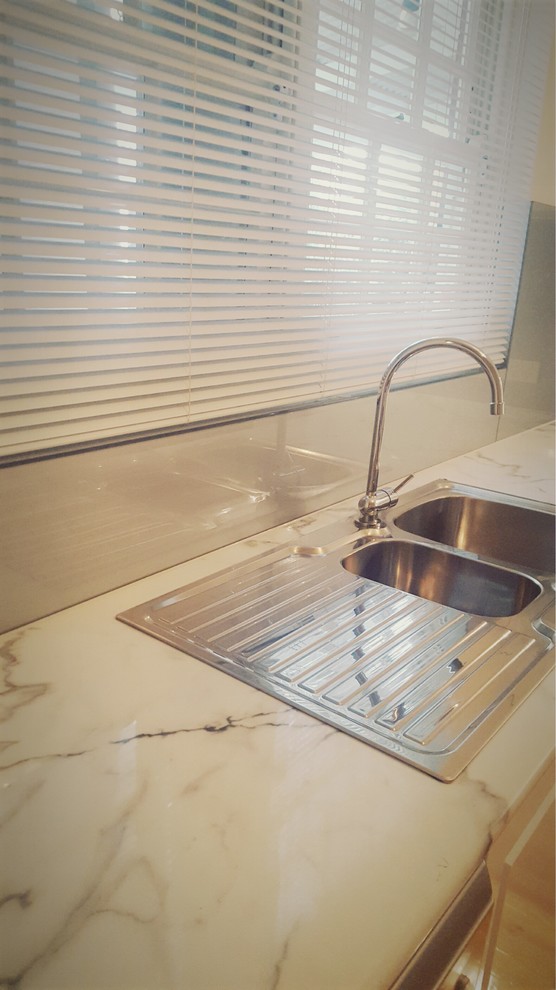 Inspiration for a contemporary kitchen in Adelaide.