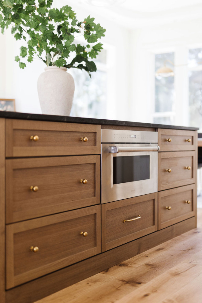 Transitional kitchen photo in Seattle