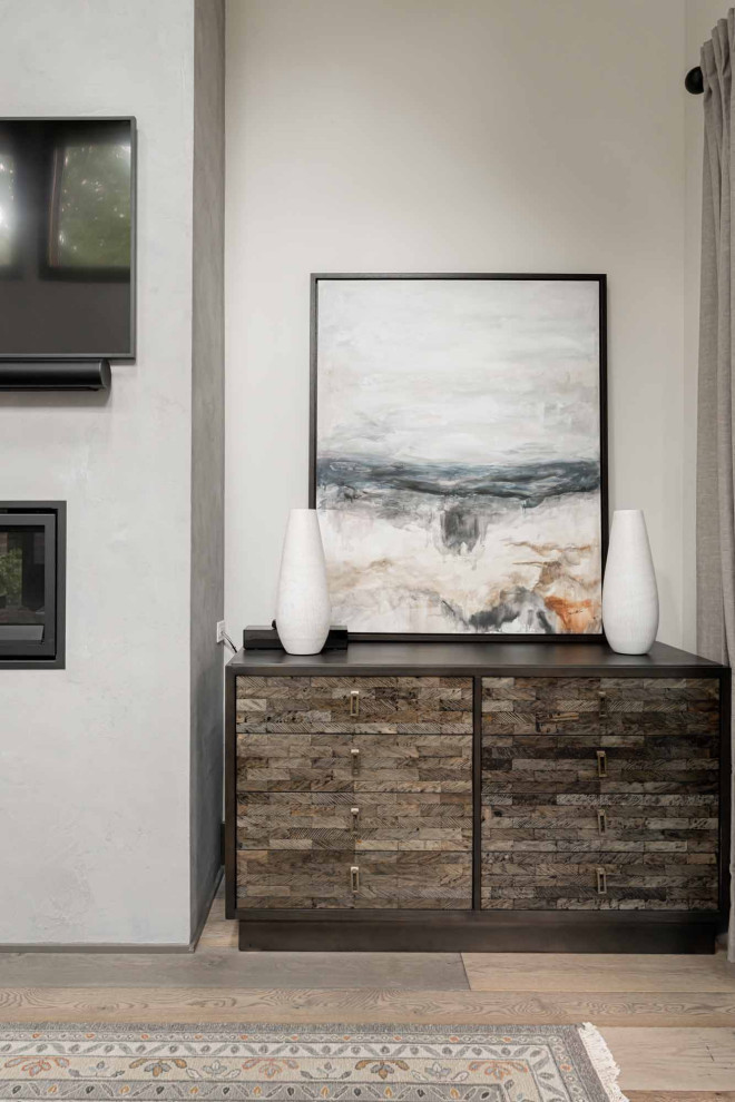 Example of a mid-sized transitional home design design