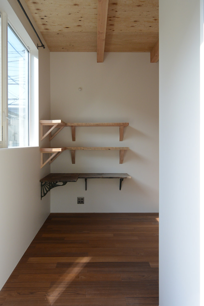 This is an example of an industrial home design in Yokohama.