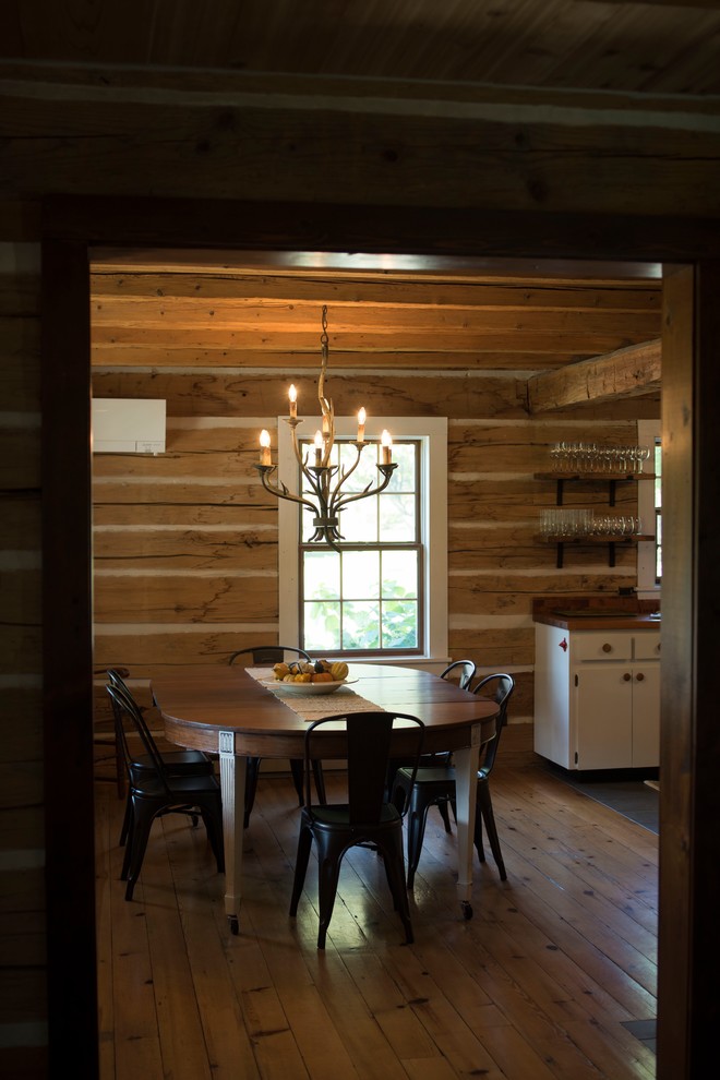 Dining room - rustic dining room idea in Chicago