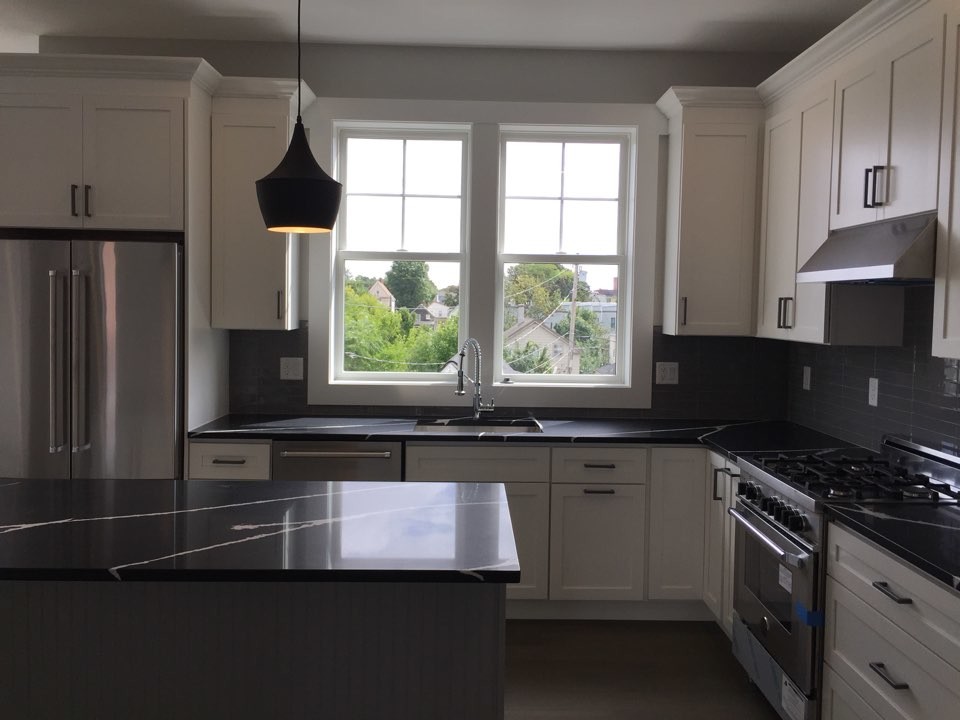 Kitchen - transitional kitchen idea in Boston