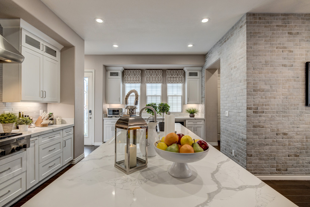 Saintbury Drive - Transitional - Kitchen - Las Vegas - by DESIRED SPACE ...