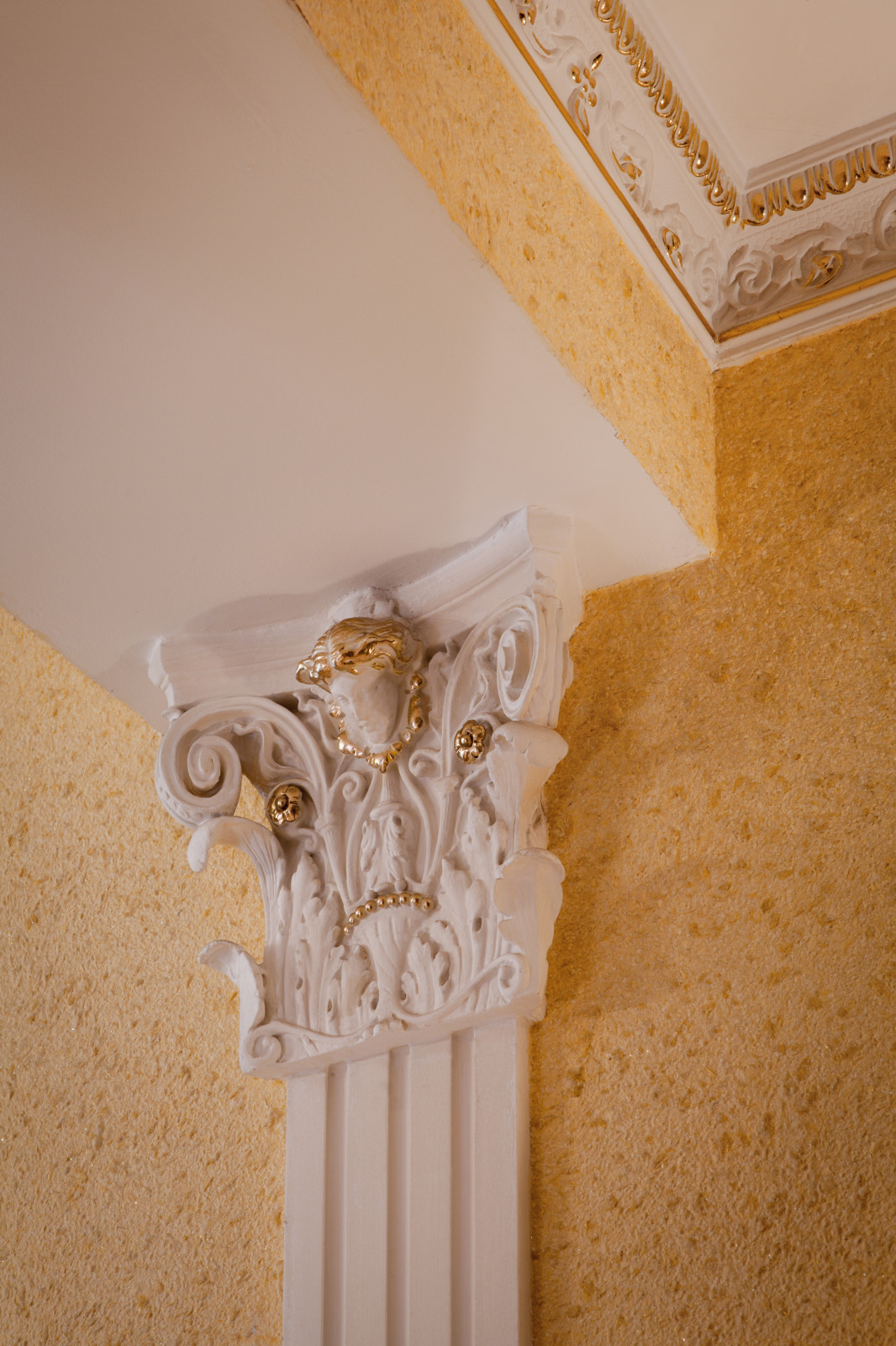 Интерьеры с отделкой жидкими обоями