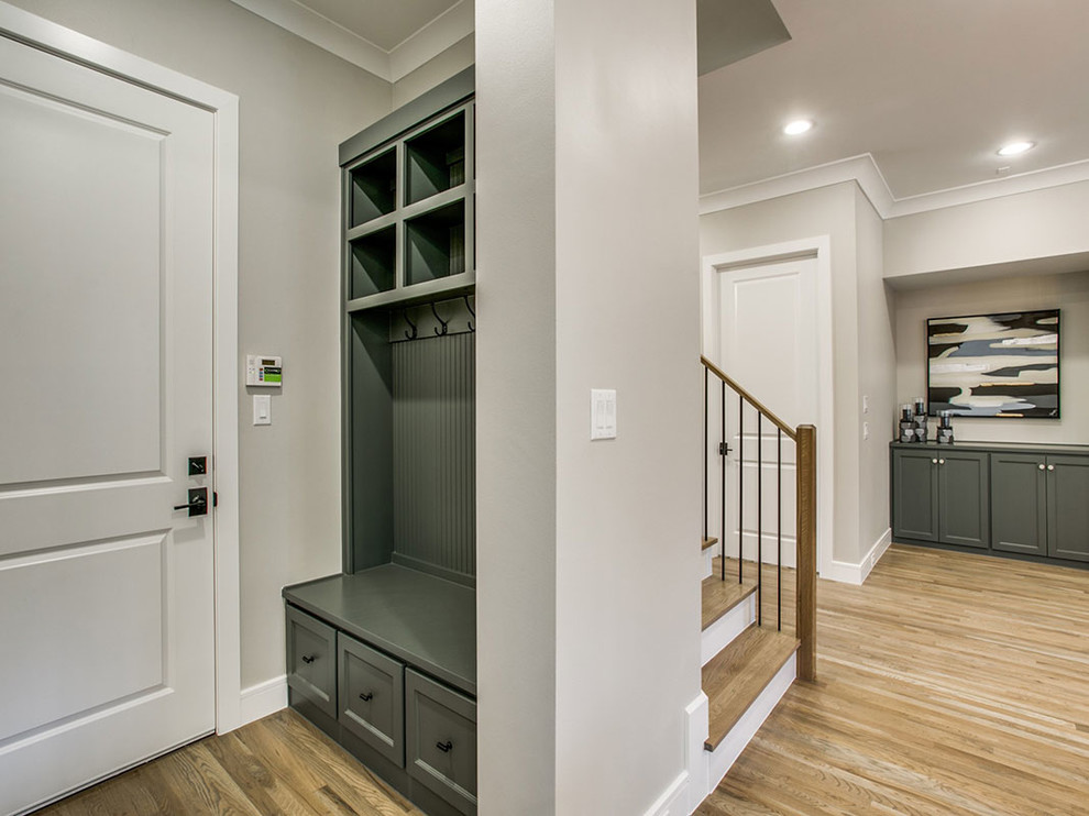 Entryway - transitional entryway idea in Dallas