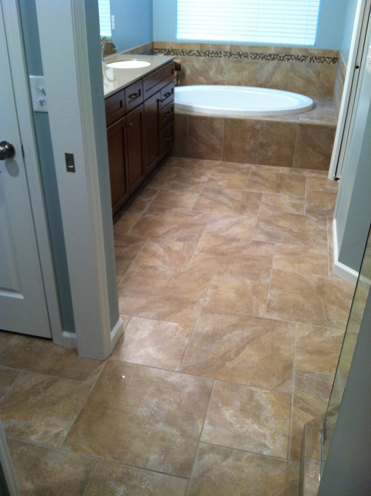Inspiration for a modern home design remodel in Cincinnati