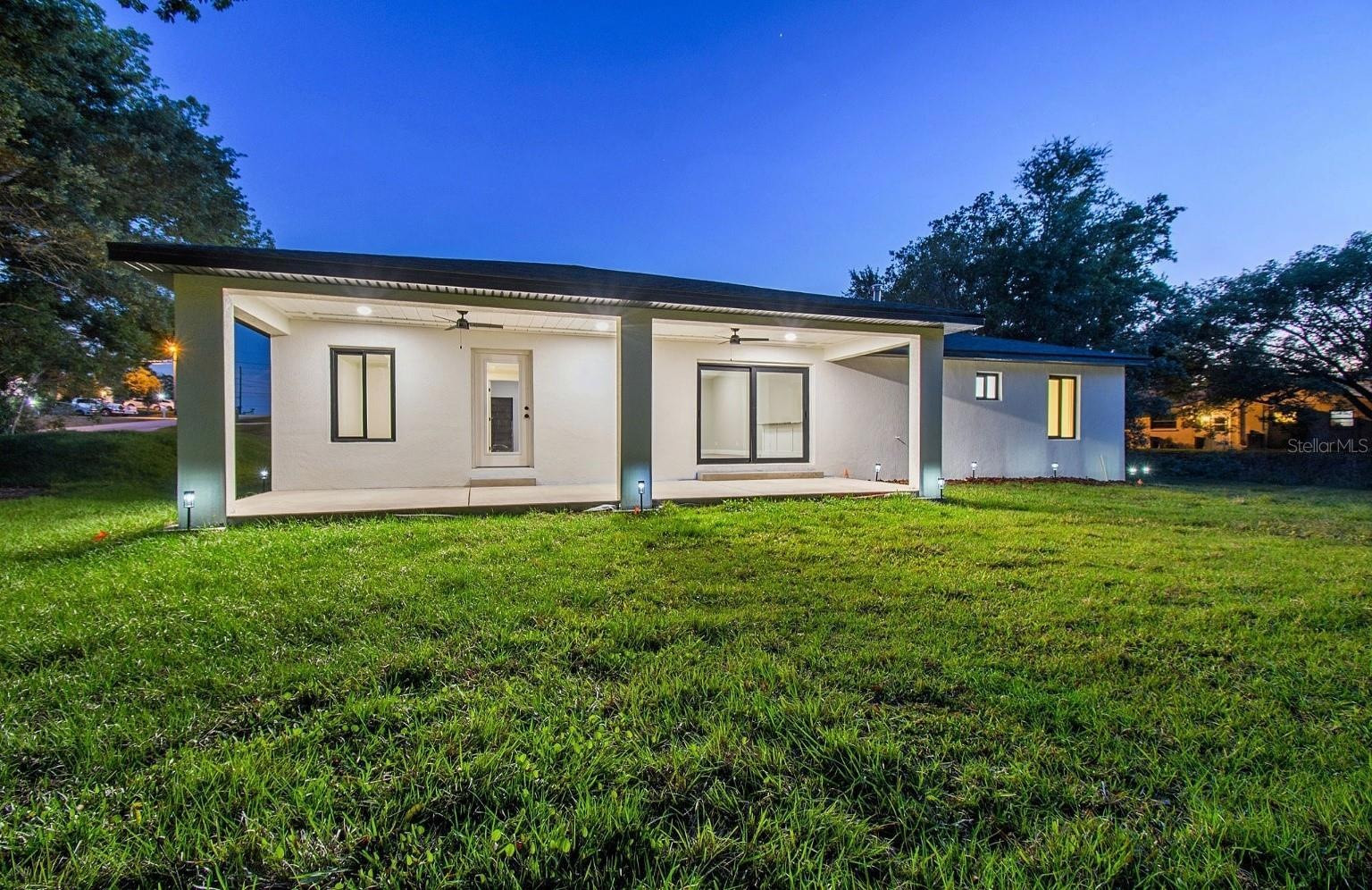Inspiration for an exterior home remodel in Tampa