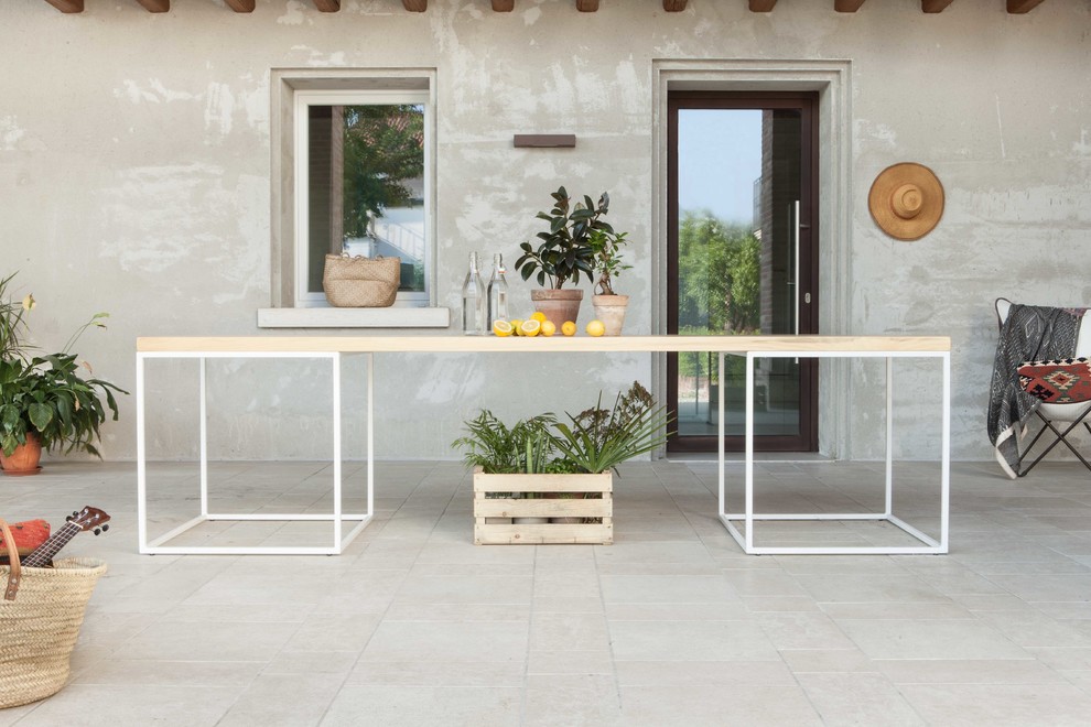 Inspiration for a scandinavian patio in Venice with natural stone pavers.