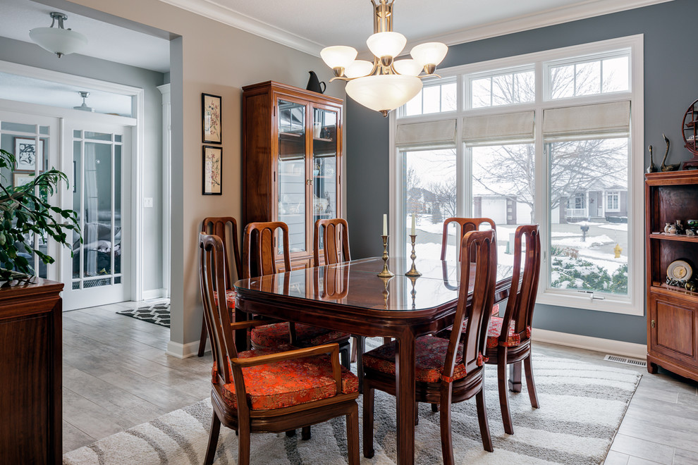 Dining room - transitional dining room idea