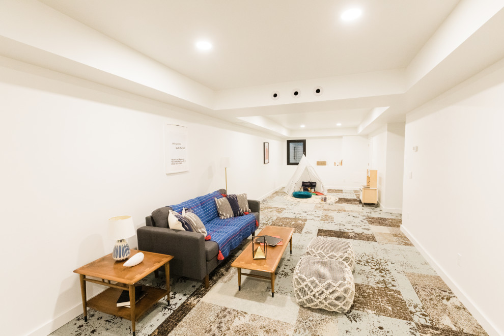 Large transitional home design photo
