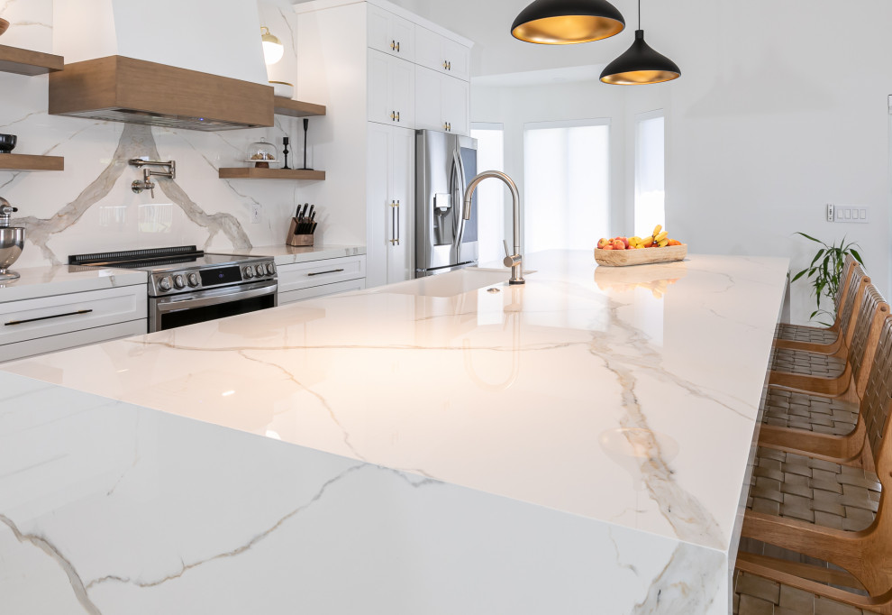 Transitional kitchen photo in Miami