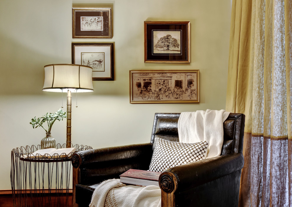 Transitional home design photo in Austin