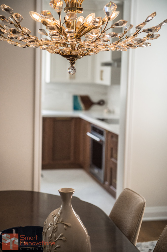 Transitional home design photo in Toronto