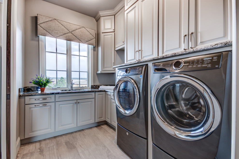 Transitional home design photo in Denver